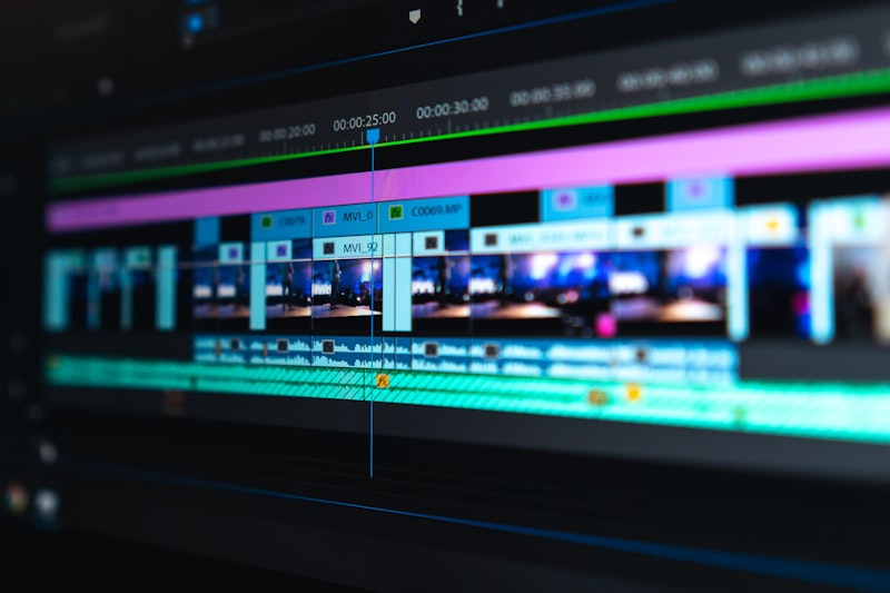 Session d'édition de vidéo sur grand écran